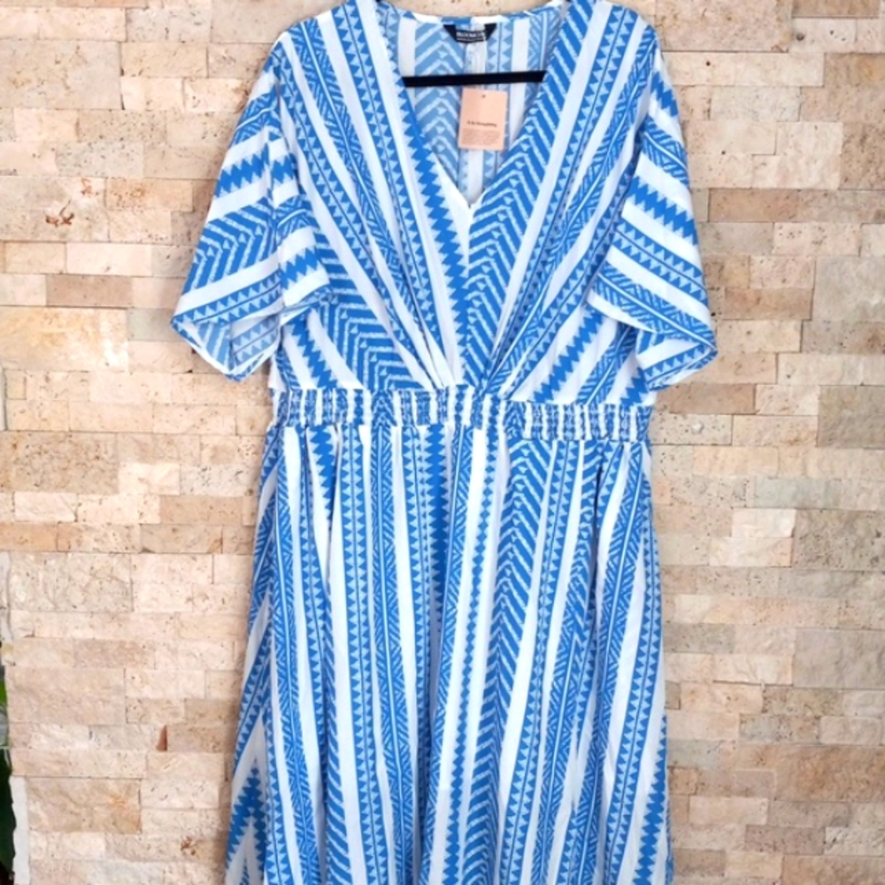 BloomChic Plus Size Solid Geometric Dolman Sleeve Side Pockets  Split Hem